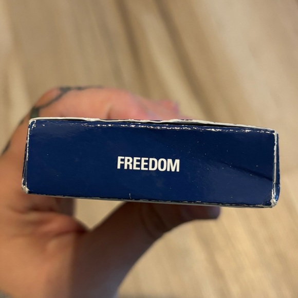 Kylie Lip Kit “Freedom” - Picture 3 of 5